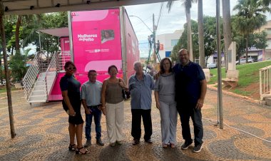 Programa “Mulheres de Peito”: Prefeito e primeira-dama apresentam Carreta da Mamografia em Bariri