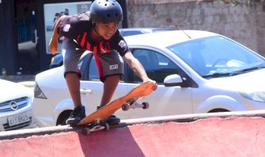 Poderes Legislativo e Executivo se reúnem com membros da Associação Escolinha de Skate de Bariri e se comprometem a atender as demandas da entidade