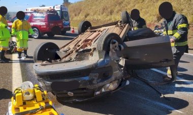 Jovem morre em grave capotamento na SP-225, em Itapuí