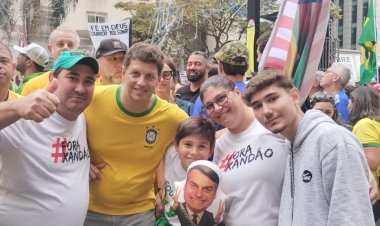 Presidente de núcleo do Partido NOVO de Bariri participa de ato na Paulista com o deputado Ricardo Salles