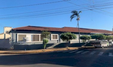 Escola Idalina adota novo protocolo de recolhimento de celulares na entrada dos alunos; mãe questiona revista pessoal após filho apontar “constrangimento”