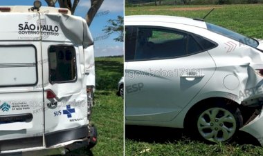 Engavetamento envolve carreta, ambulância e carro em Dourado