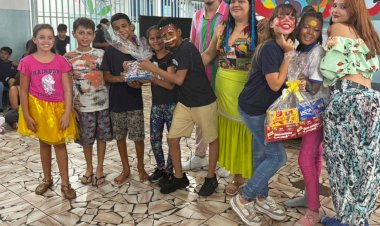 2ª edição da “Festa das Cores” leva alegria e muita música ao pátio da Escola Ephigênia