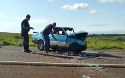 Colisão frontal deixa vítima fatal em Pederneiras