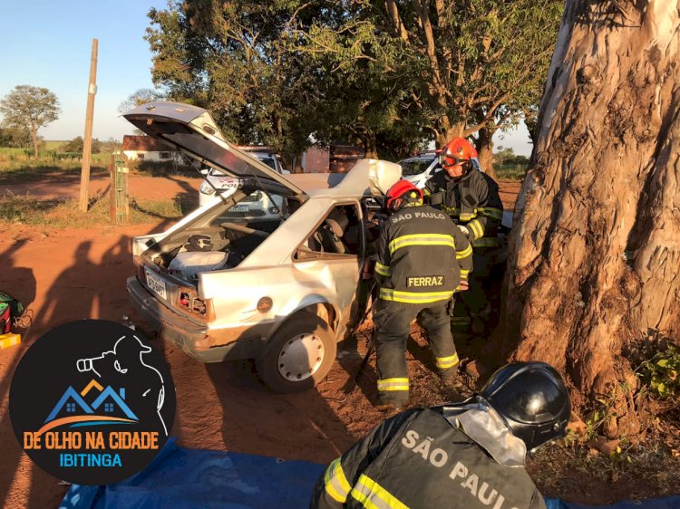 Batida de carro contra eucalipto deixa um morto e três feridos em Ibitinga