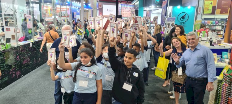 Estudantes de Boraceia visitam Bienal Internacional do Livro de São Paulo