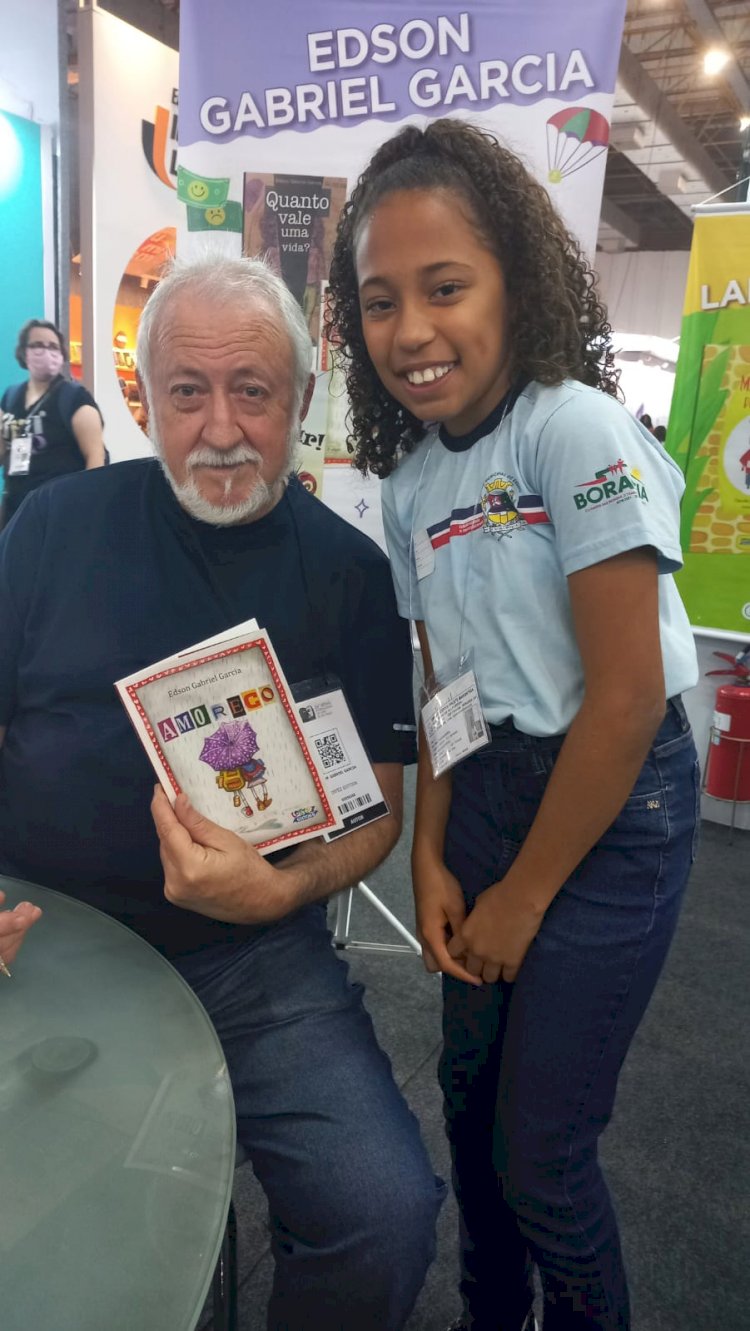 Estudantes de Boraceia visitam Bienal Internacional do Livro de São Paulo