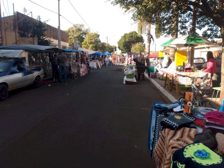 Expositores desanimam com falta de investimento da prefeitura de Bariri na Feira Livre e se revoltam com licitação de R$ 90 mil para montagem de barracas