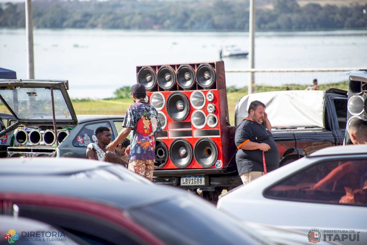 Campeonato de Som atrai grande público na Prainha  de Itapuí e arrecada alimentos para o Fundo Social