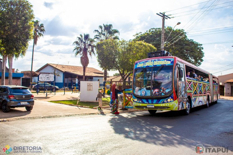 Carreta Lima Limão leva diversão às crianças  da rede municipal de ensino em Itapuí