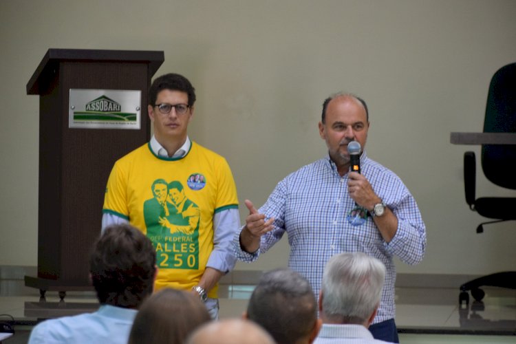 Deputado Ricardo Madalena se reúne com vereador Edcarlos, lideranças políticas e população de Bariri