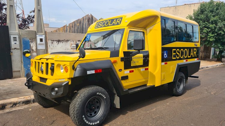 Boraceia recebe novo veículo para transporte estudantil