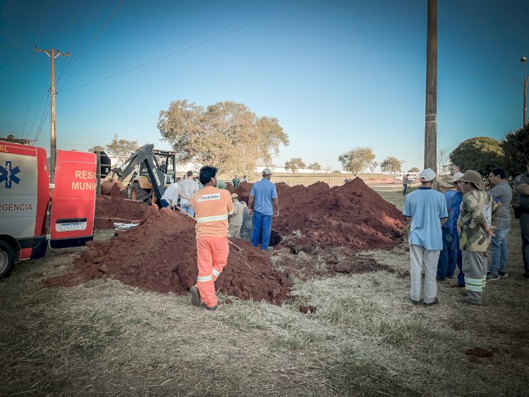 Soterramento em obra do Saemba tira a vida de trabalhador prestes a se aposentar; questões sobre falta de segurança e suposta negligência do Poder Público ficam sem respostas, enquanto sindicato cobra nome dos responsáveis e pede justiça