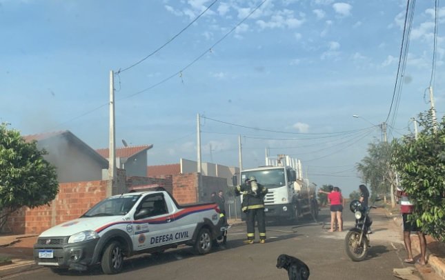 Incêndio atinge residência no Jardim Romero, em Bariri