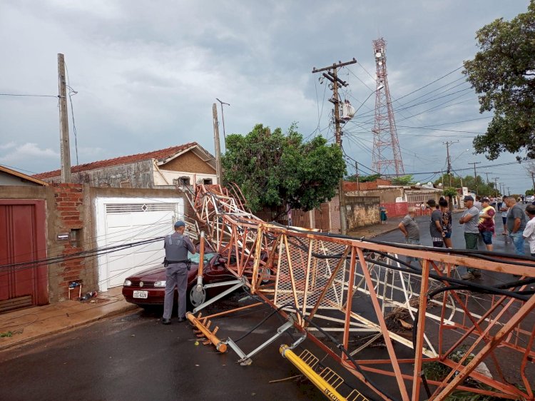 Temporal com vento forte provoca estragos em cidades da região