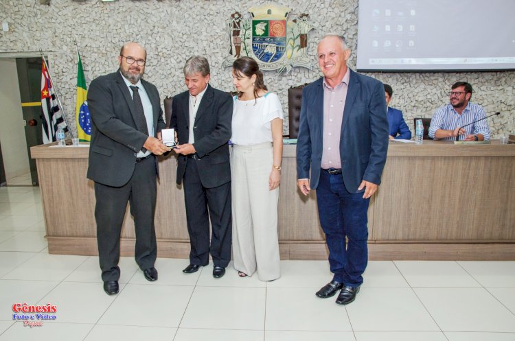 Nelsinho Batistão, idealizador do projeto “Troco Solidário”, recebe Medalha 16 de Junho na Câmara de Bariri