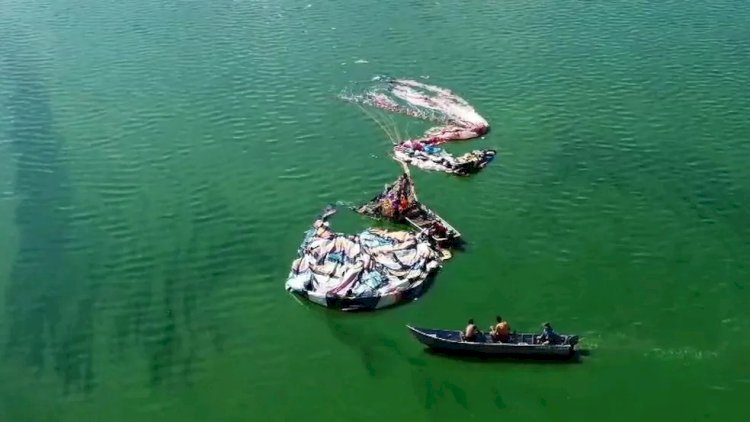 Drone captura momento em que balão cai no Rio Tietê em Pederneiras