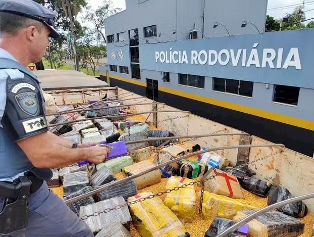 Casal é preso transportado toneladas de maconha e outras drogas na rodovia de Jaú