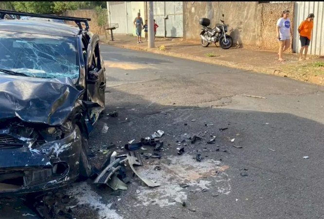 Batida entre carros deixa bebês, adultos e criança ferida em Bauru