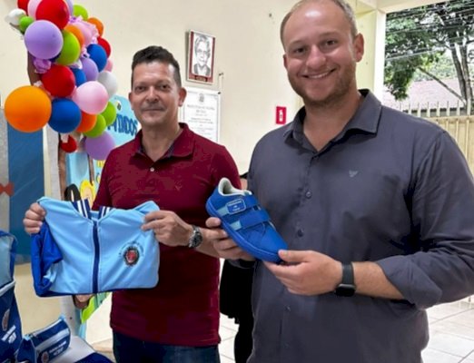 Prefeito Jerri entrega kits de material escolar, uniformes, mochilas e calçados para alunos da Rede Municipal de Itaju