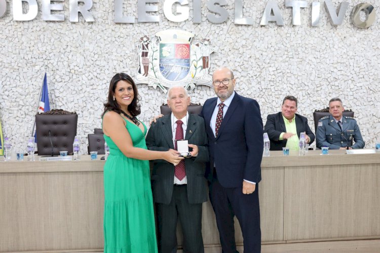 Jota Cardoso e Delegado Marcos Araguari recebem “Medalha 16 de Junho” na Câmara de Bariri