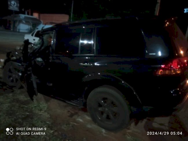 Carro colide com caminhão carregado de cana na rodovia SP-331, em Ibitinga