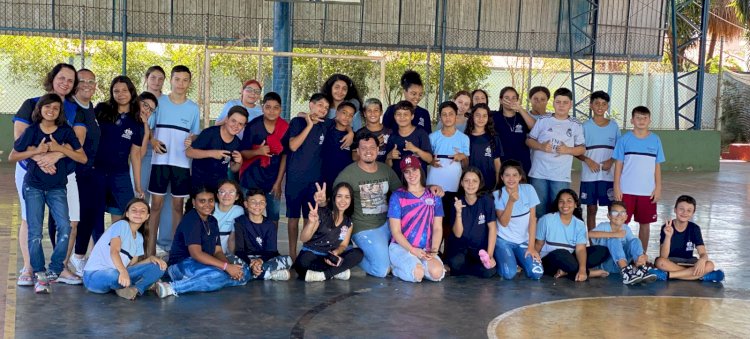 Escola Ephigênia recebe artistas circenses em projeto da disciplina eletiva