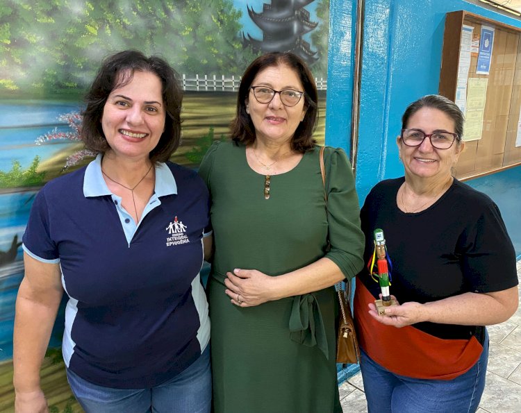 Escritora Alagoana participa de roda de conversa na Escola Ephigênia