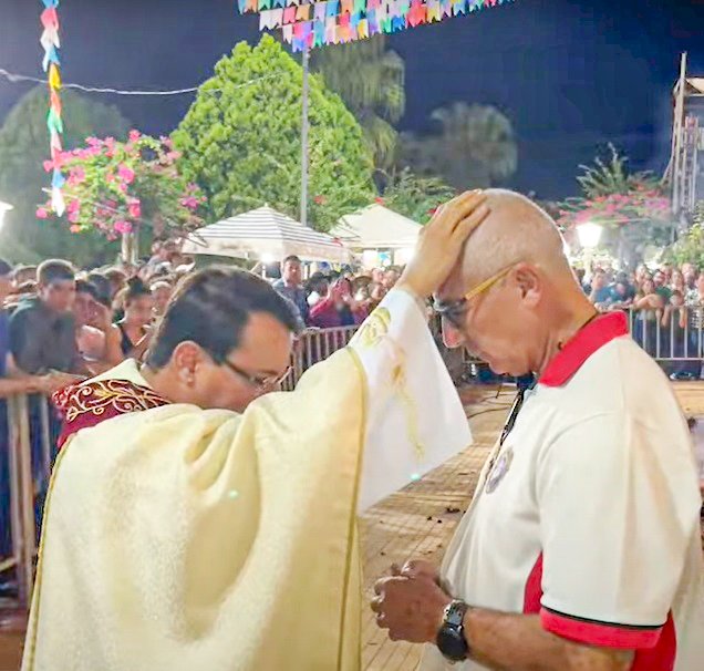 Bocaina: seis fiéis atravessam o braseiro da fogueira de São João Batista e mantém viva a tradição centenária no Dia do Padroeiro