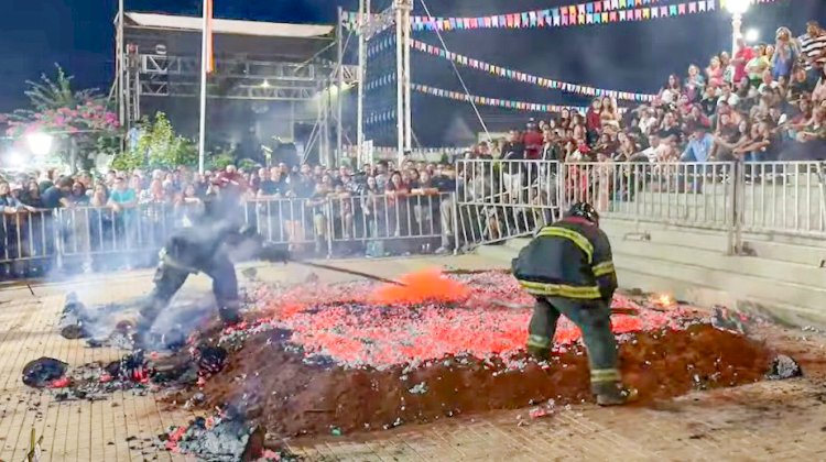 Bocaina: seis fiéis atravessam o braseiro da fogueira de São João Batista e mantém viva a tradição centenária no Dia do Padroeiro