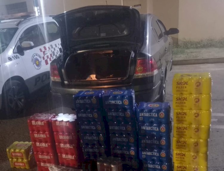 Funcionário furta fardos de cerveja de supermercado em Bocaina