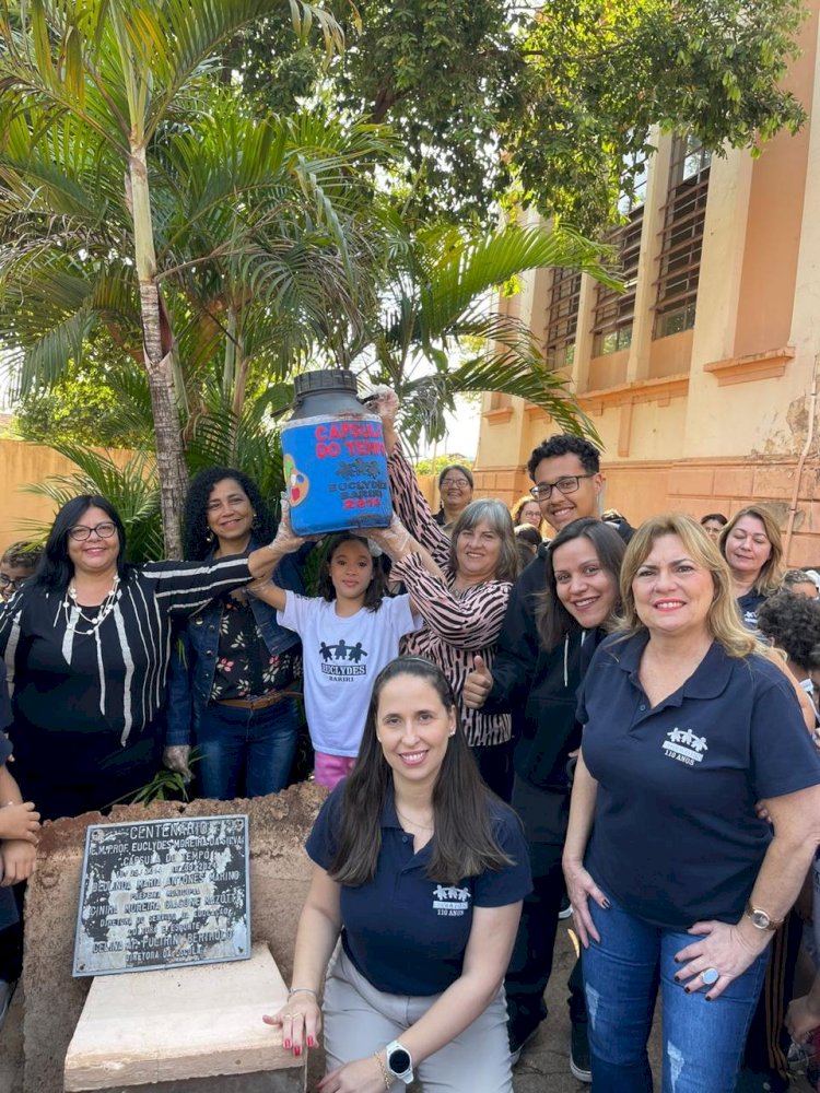 Escola Euclydes abre cápsula do tempo em comemoração ao aniversário de 110 anos