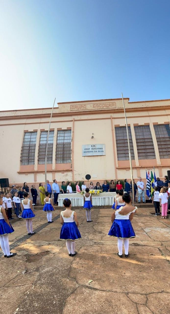 Escola Euclydes abre cápsula do tempo em comemoração ao aniversário de 110 anos