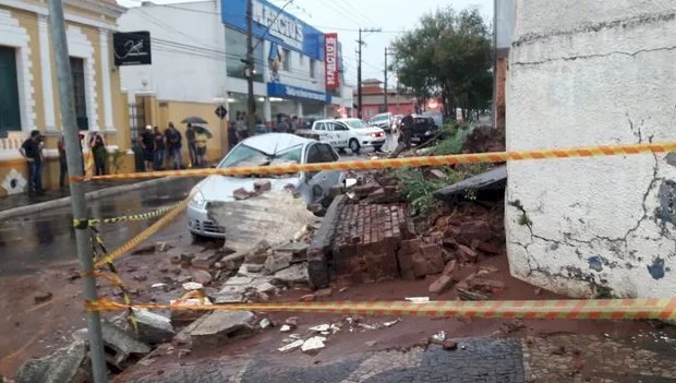 Promotor denuncia arquiteto por queda de muro que matou mãe e filha em Brotas