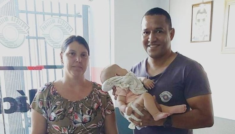 Bebê recém-nascida afogada com leite é salva pela PM de Bariri