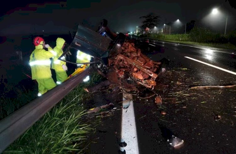 Capotamento deixa dois feridos na Jaú-Bauru