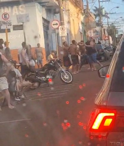 Proprietário de estabelecimento informa suspensão de shows ao vivo após briga generalizada no centro de Bariri