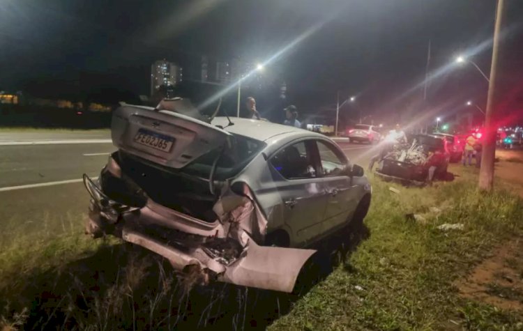 Engavetamento com três carros deixa motorista ferida em Bauru