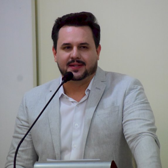 Dr. Paulo Crepaldi se emociona em primeira sessão como vereador na Câmara de Bariri