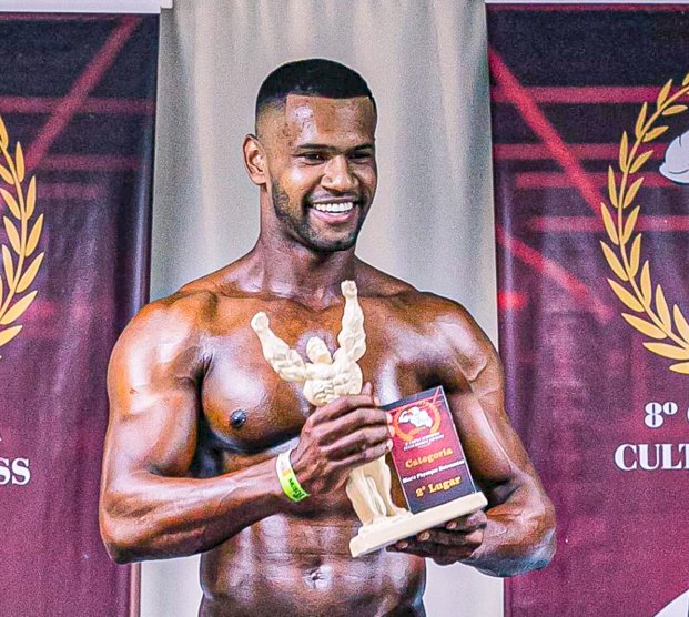 Fisiculturista ingere 12 litros de água em um único dia na semana de competição: Gabriel Gonçalves conquista mais um troféu para Bariri e brilha em seu 5º campeonato
