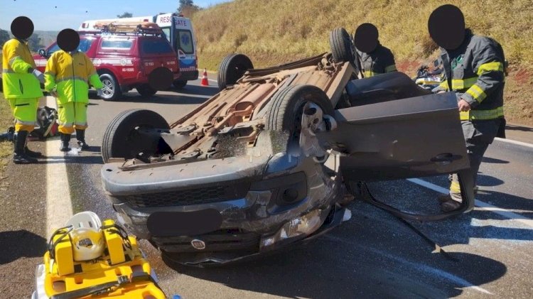 Jovem morre em grave capotamento na SP-225, em Itapuí
