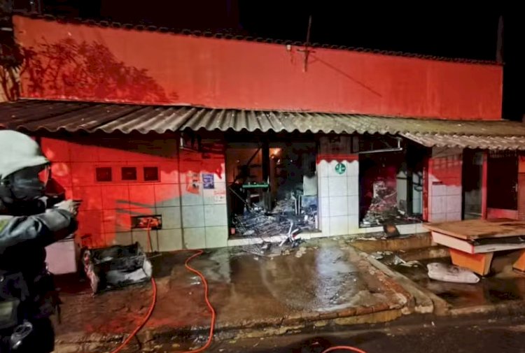 Minimercado é destruído pelo fogo em Jaú
