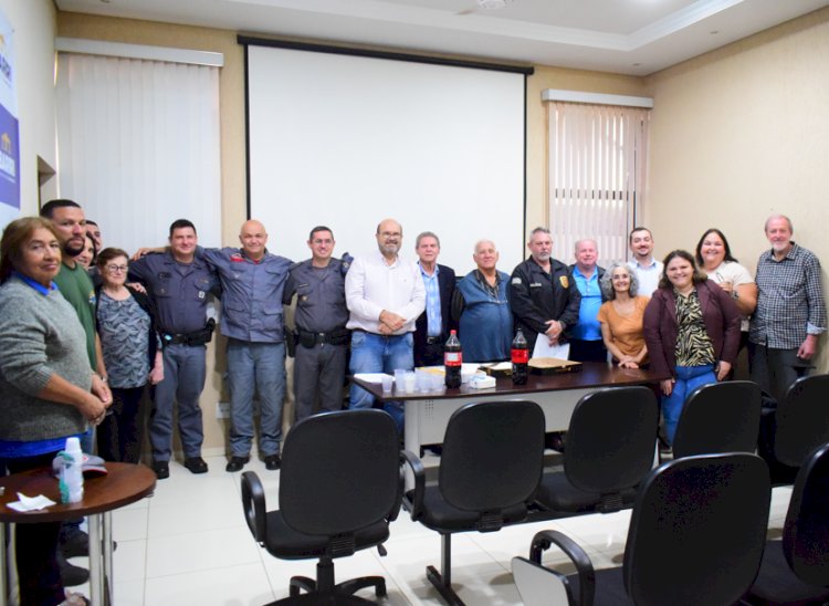 Conseg comemora 40 anos em Bariri: reunião discute caso de estelionato milionário que lesionou clientes de banco, roubo em fazenda de laranjas e outros temas