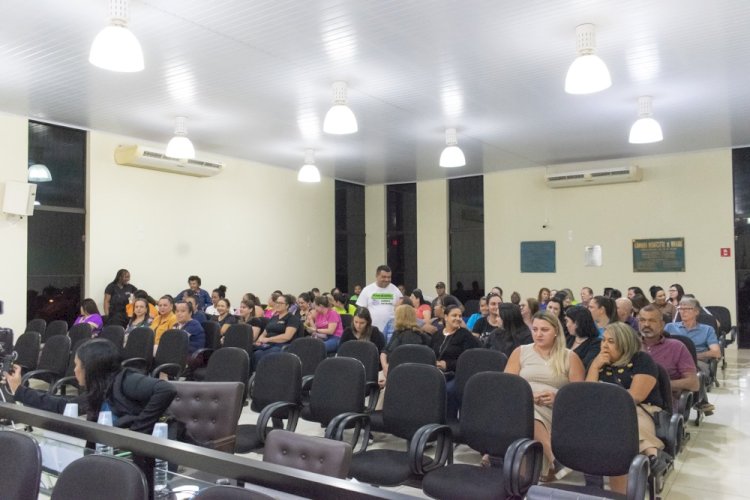 Auxiliares de Desenvolvimento Infantil recebem apoio dos vereadores na Câmara de Bariri