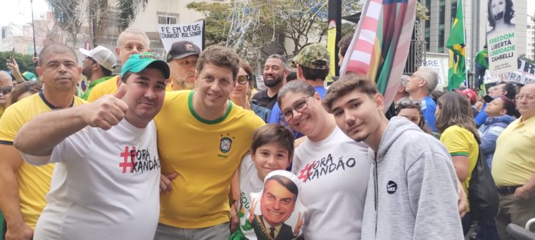 Presidente de núcleo do Partido NOVO de Bariri participa de ato na Paulista com o deputado Ricardo Salles