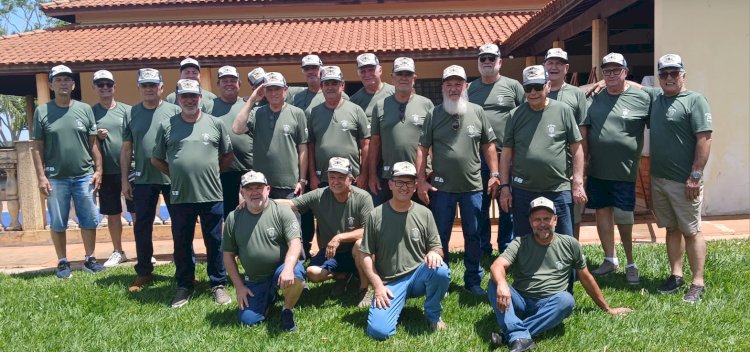 Turma de reservistas do Tiro de Guerra de 1979 se reúne em Bariri após 46 anos do serviço militar