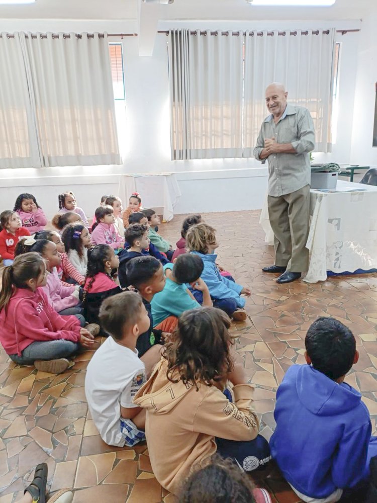 A Arte de Poetizar: Conheça o projeto de alfabetização e humanização pela poesia desenvolvido pela Escola Rosa Benatti