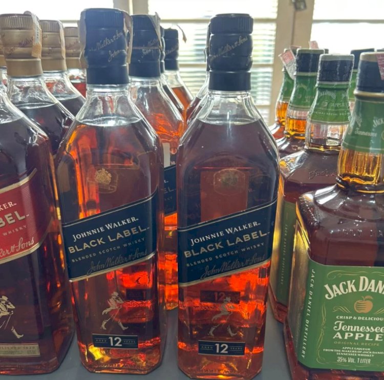 Dono de adega é preso com 104 garrafas de bebidas falsificadas e cigarros contrabandeados em Brotas