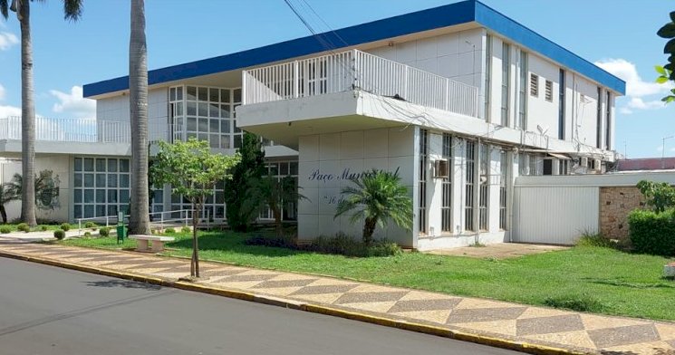 Reajuste dos servidores: Mais de 600 funcionários públicos são beneficiados com reenquadramento salarial de até 49%; ação visa reduzir desigualdade salarial na prefeitura