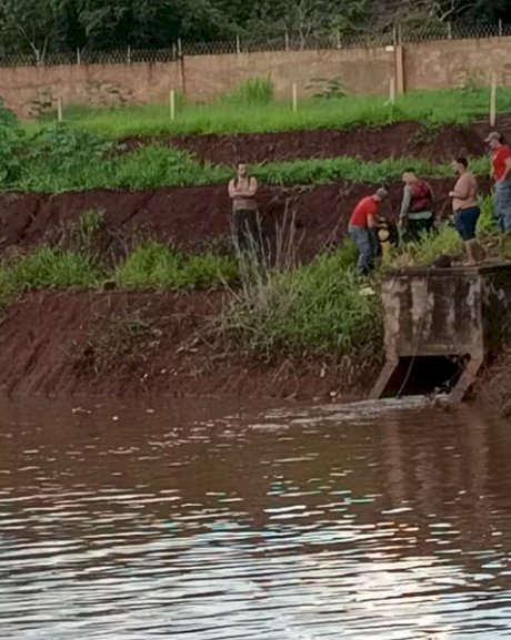 Criança morre afogada ao ser sugada por dreno em lagoa de captação de água da chuva em Jaú